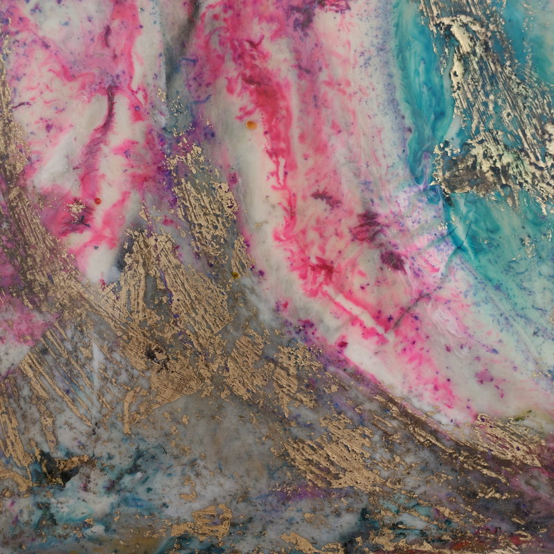 Macro detail: pink and gold leaf currents
